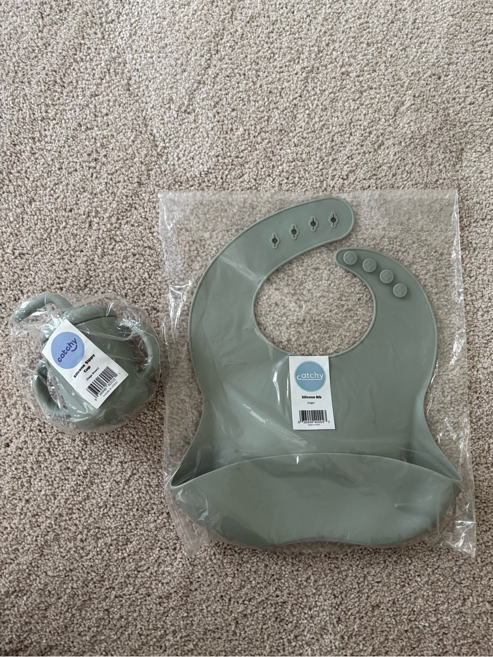 Catchy Silicone Sippy Cup and Bib